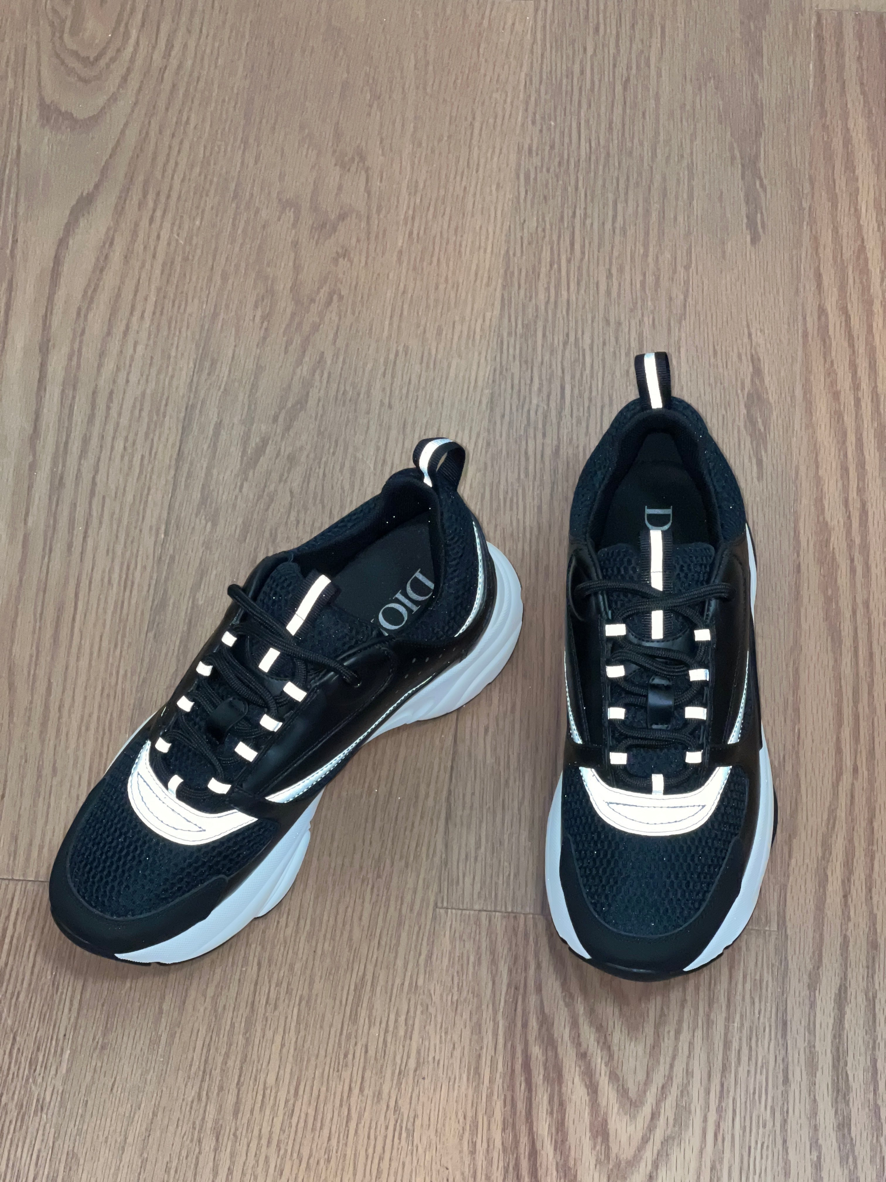 Sneakers B22