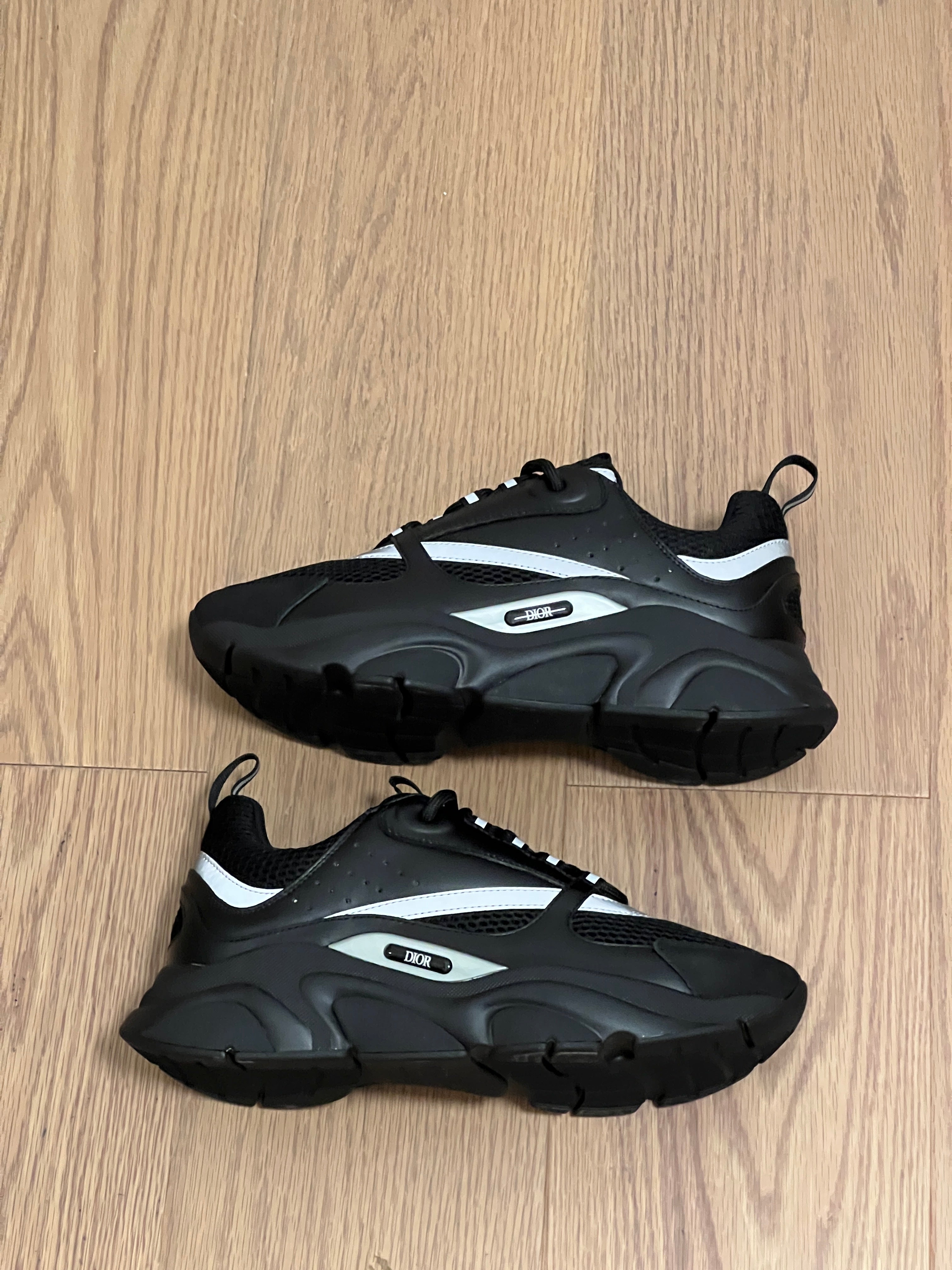 Sneakers B22