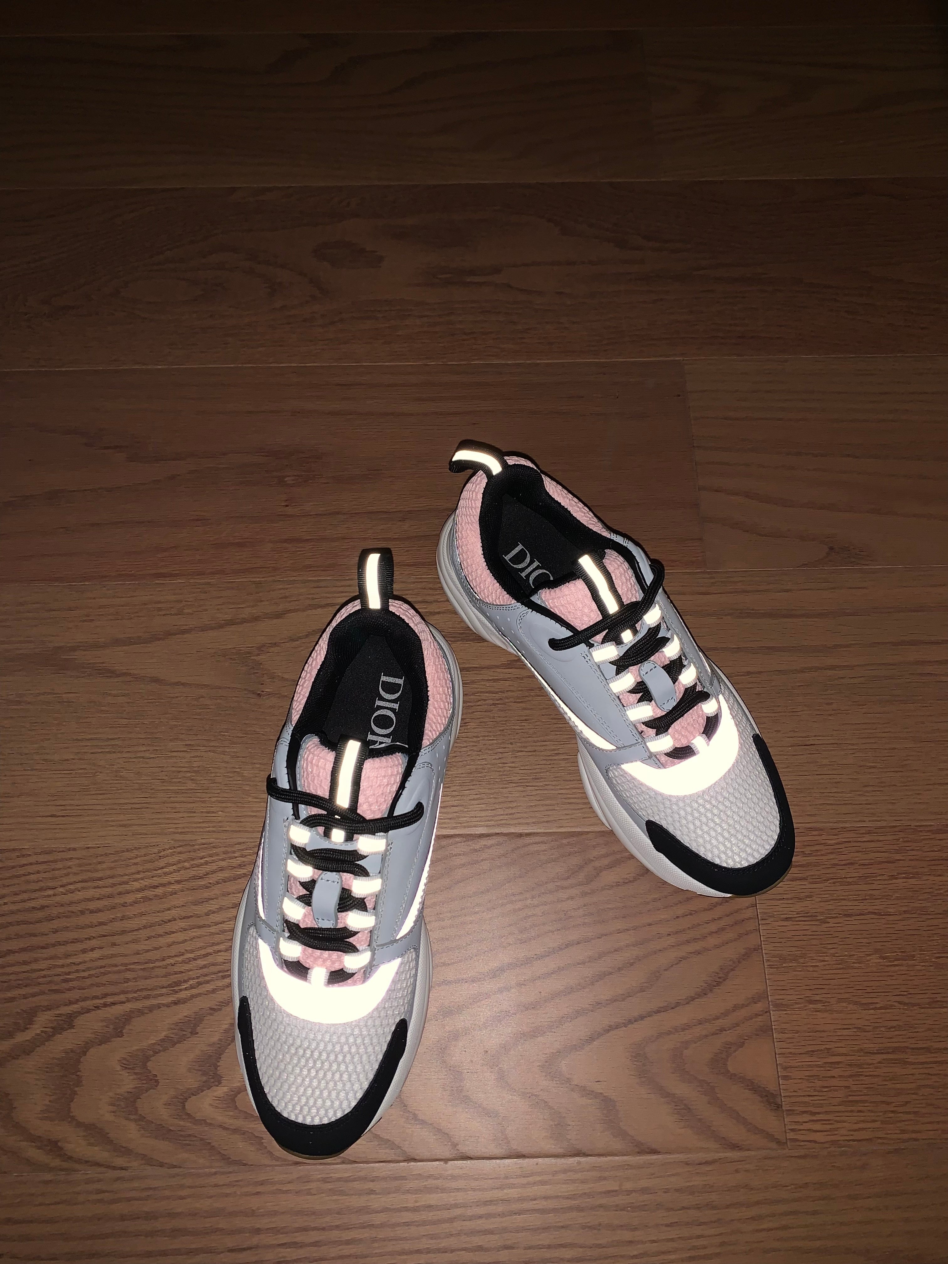 Sneakers B22