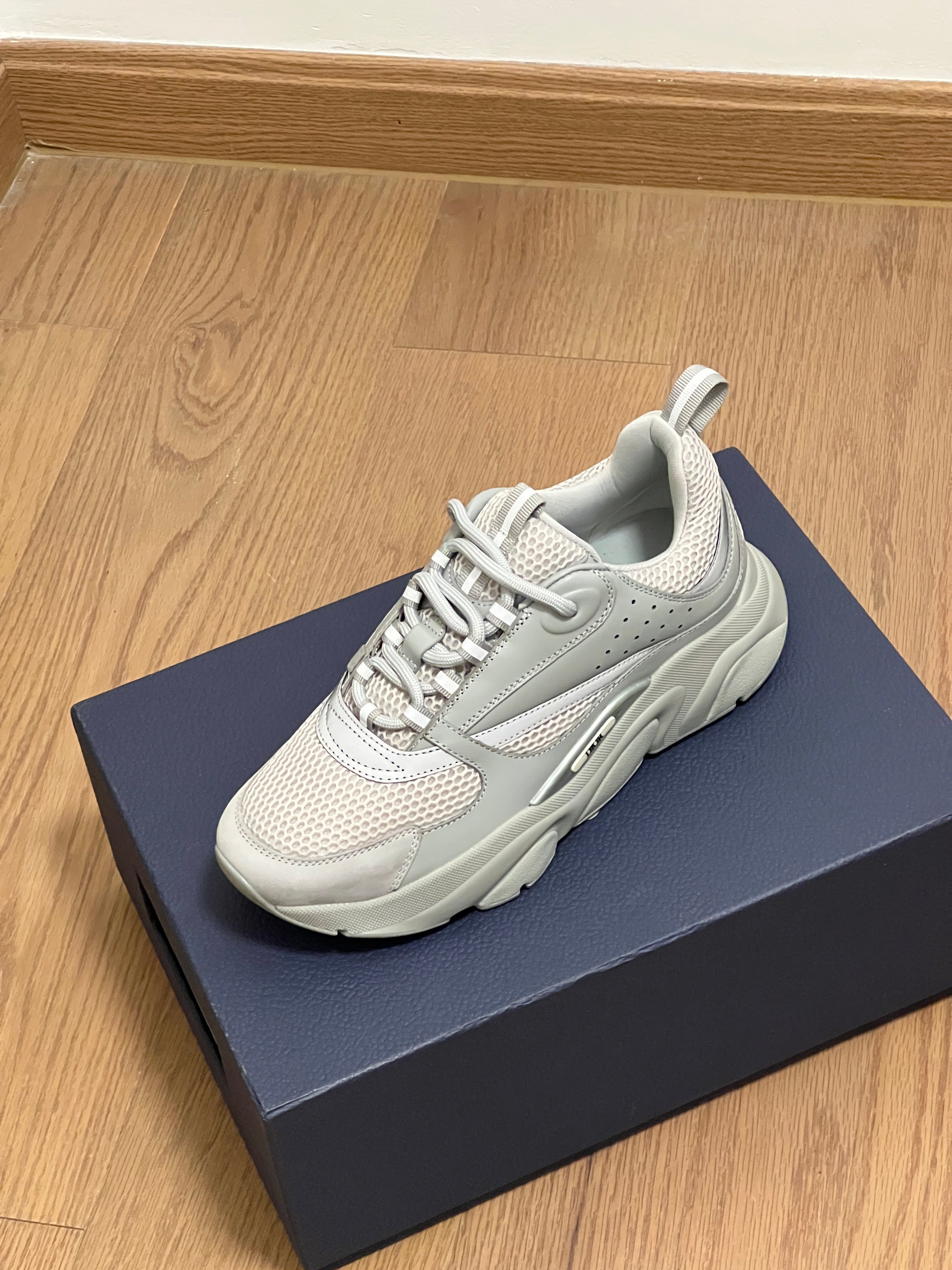 Sneakers B22