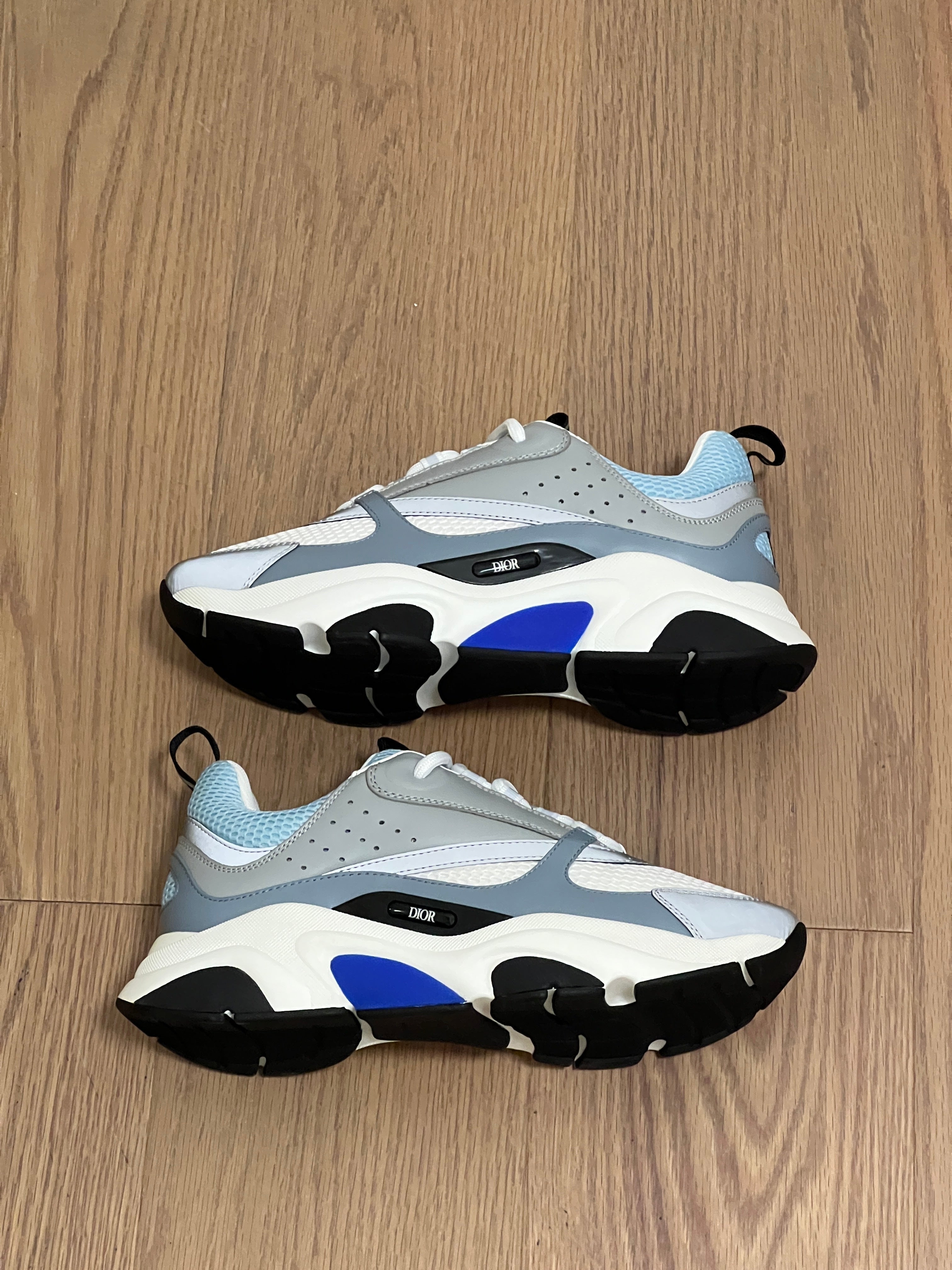 Sneakers B22