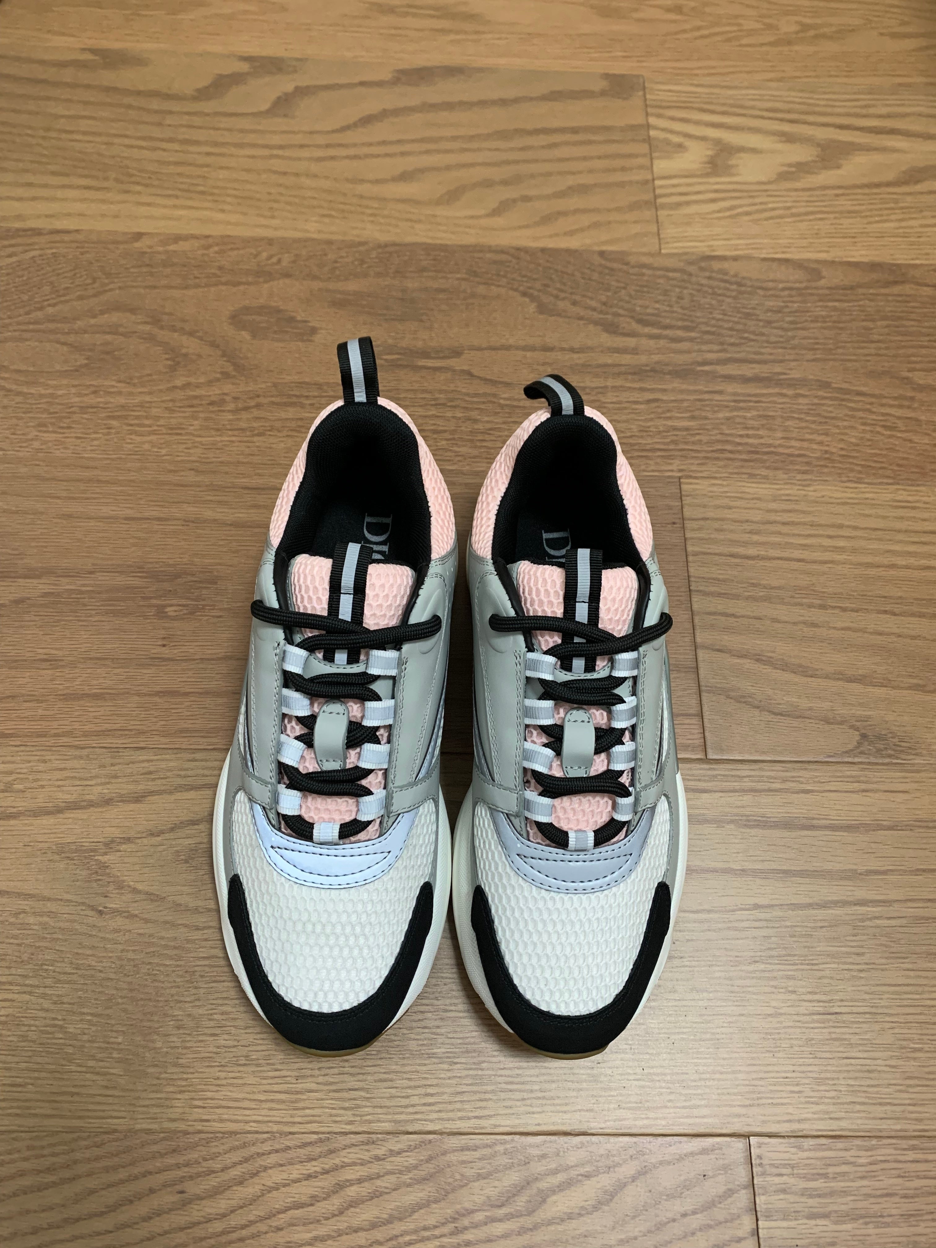 Sneakers B22