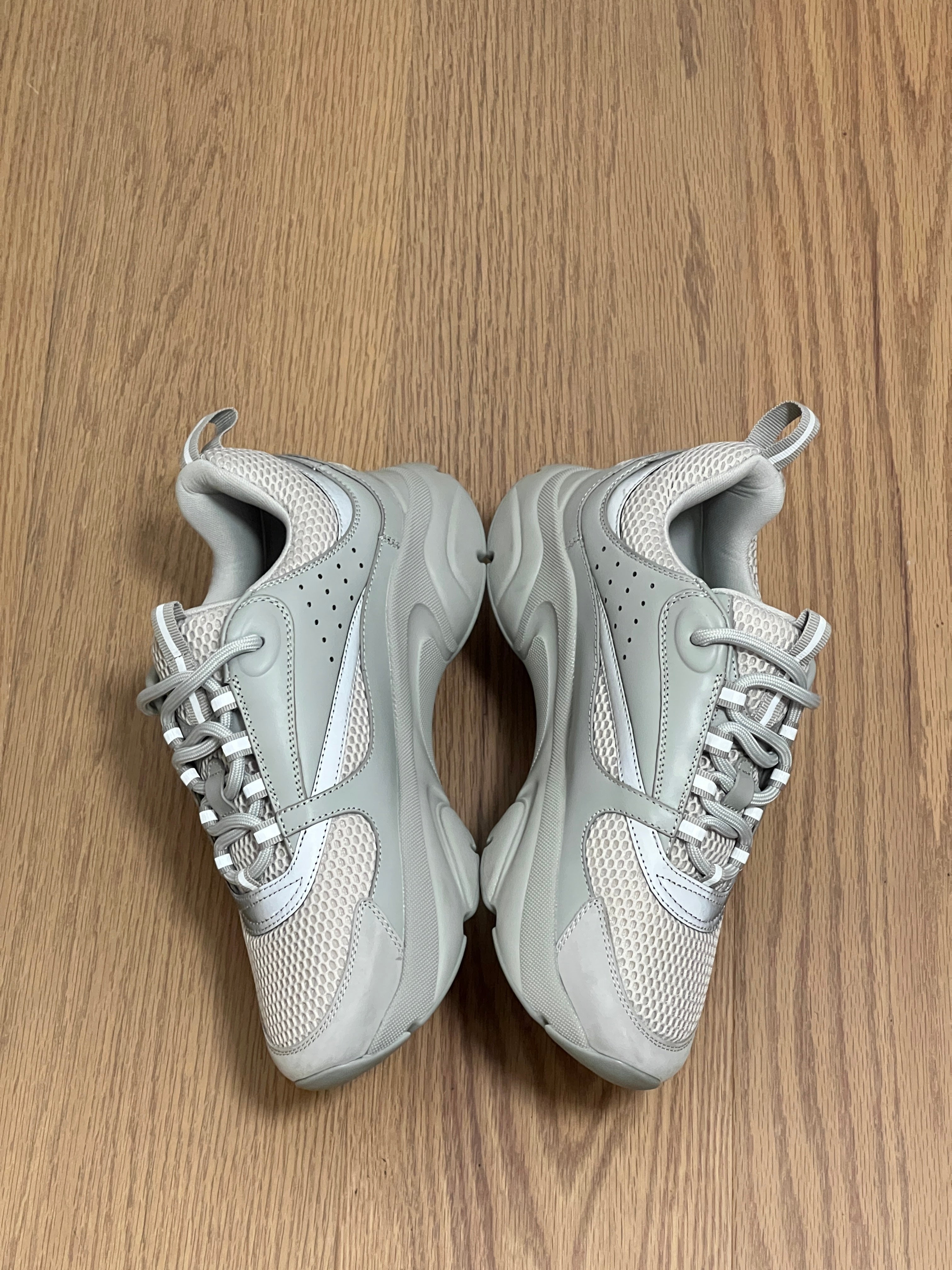 Sneakers B22