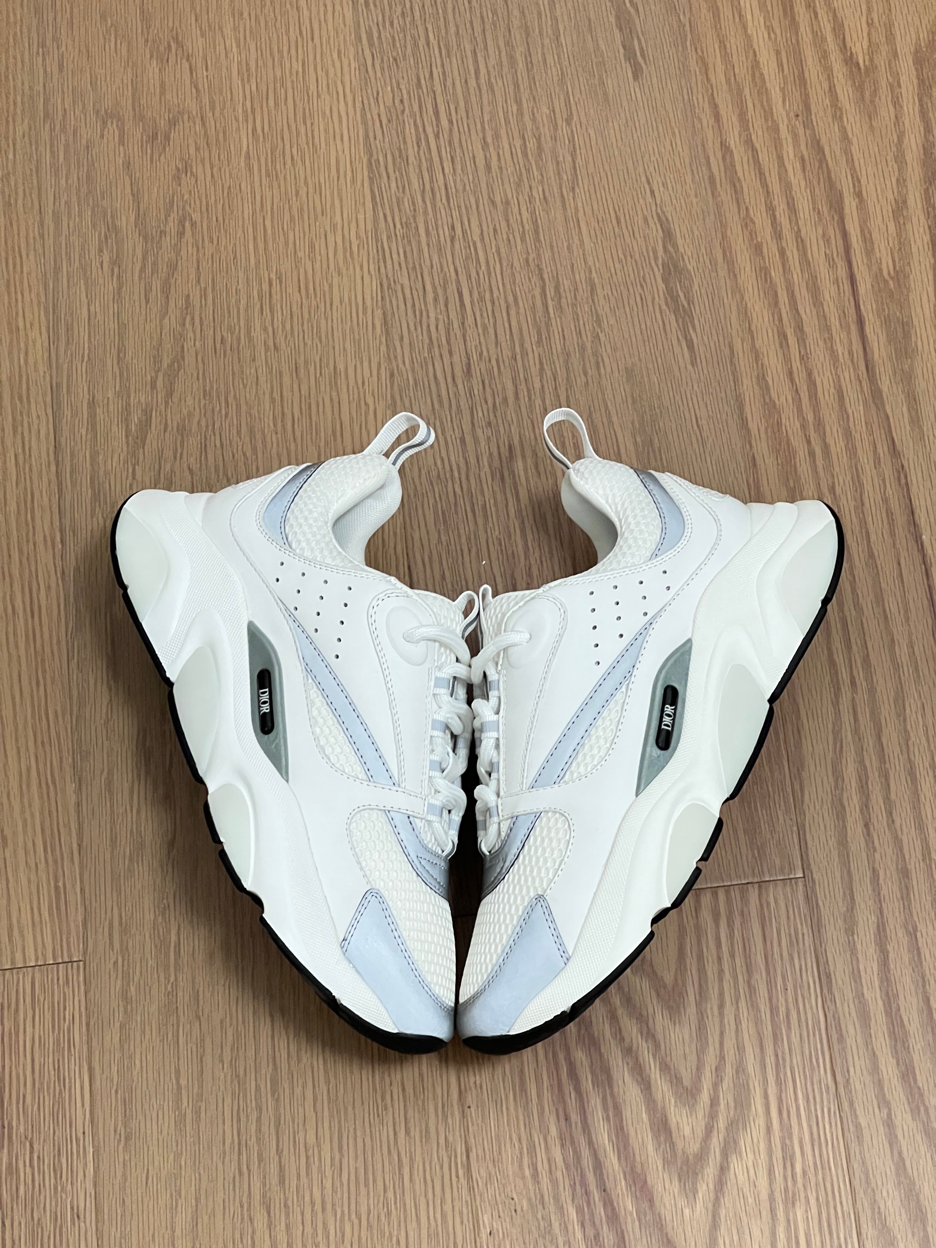 Sneakers B22
